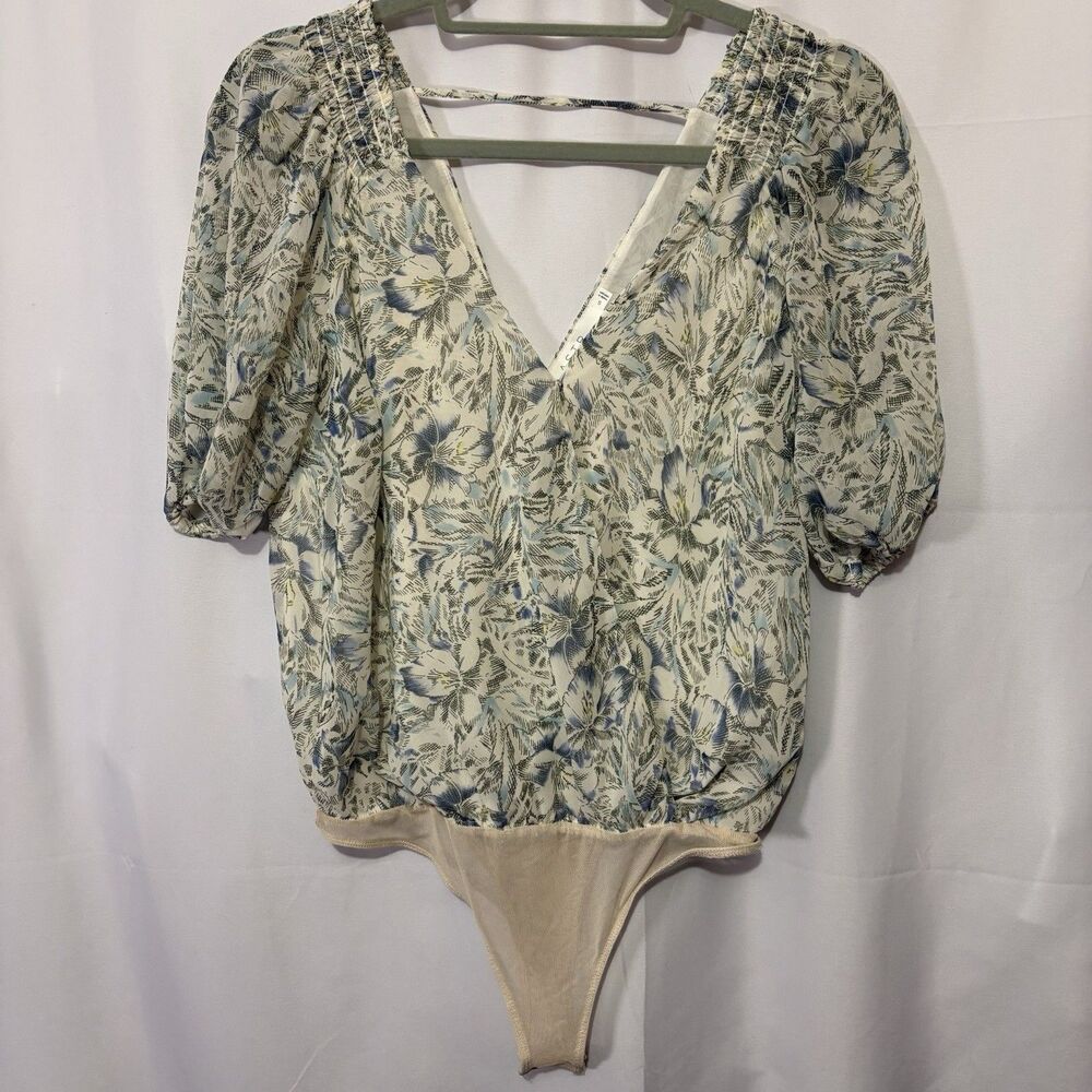 ASTR The Label Women's Blue Floral V Neck Bodysuit Sz S Lightweight